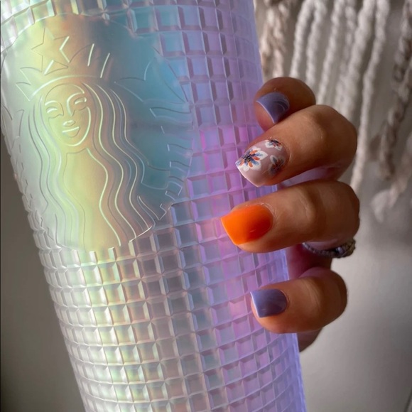 Starbucks Iridesdent Unicorn White Soft Grid 20 oz Tumbler Spring 2022 NWT - Picture 5 of 6